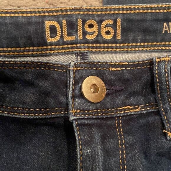 DL1961 Angel Mid Rise Jeans - Picture 5 of 13